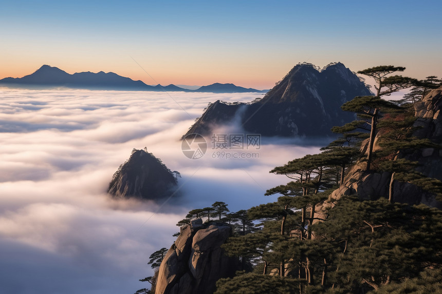 晨曦的高峰图片