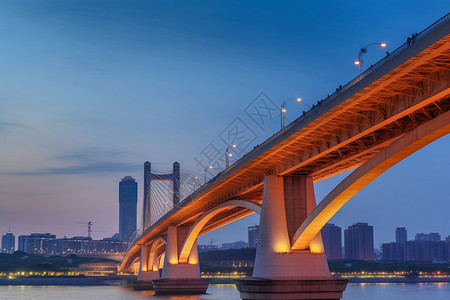 千思门大桥背景