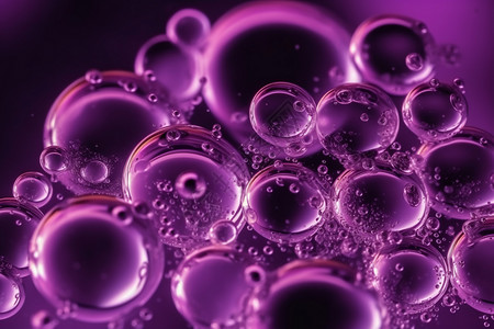表面散焦的紫色透明气泡图片