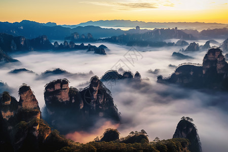 云海中的高山景观图片