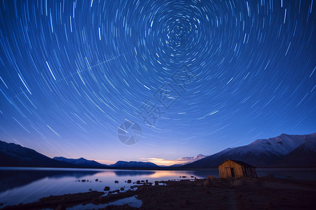 山湖和星空灿烂夜晚的星空背景