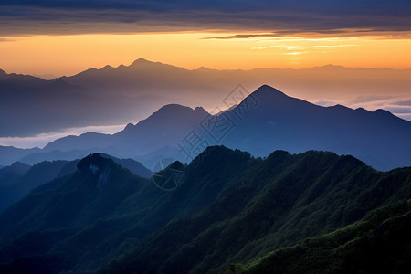 美丽的山脉背景图片