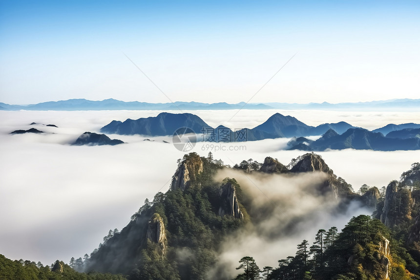 云雾缭绕的山脉图片