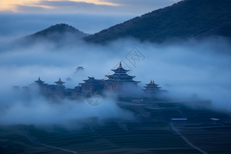 雾中有山图片