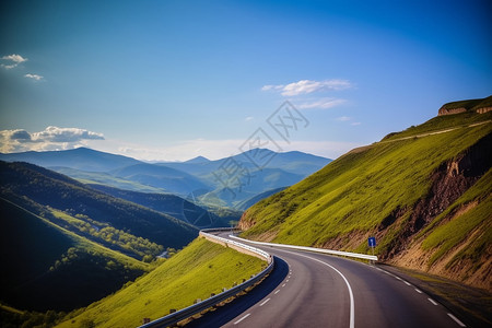 崇山峻岭之间的道路高清图片