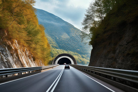 山中的公路隧道高清图片