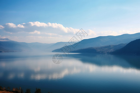 天空山脉湖泊图片