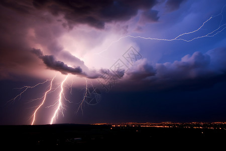 雷暴闪电恶劣天气背景图片
