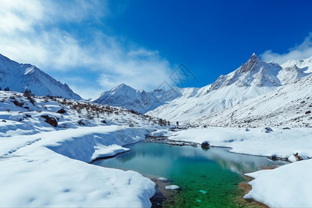 蓝天白云雪山湖泊背景图片