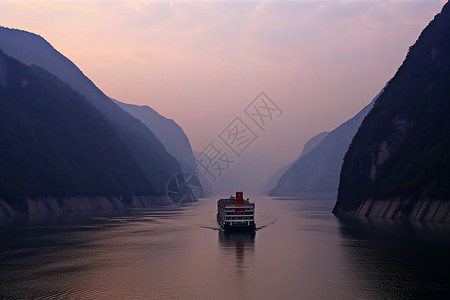 长江上的游船和两岸的风景图片