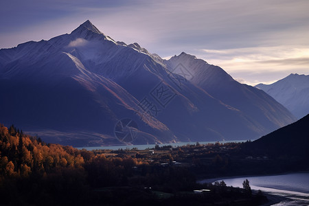 秋天美丽的高山风景背景图片