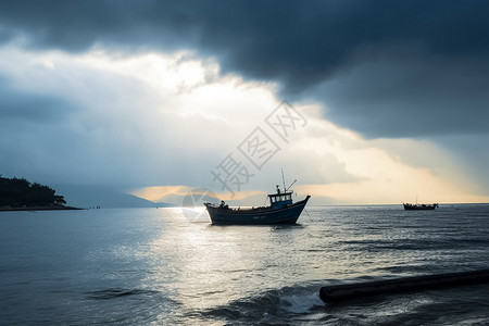 大海捕捞宁静的海平面有渔船背景