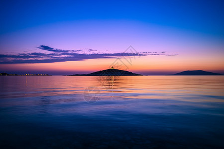 日落时的海岛远景背景图片