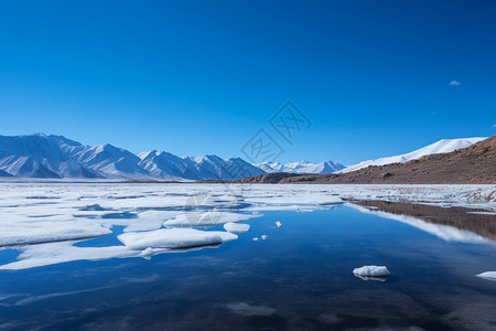 美丽自然的雪山背景图片