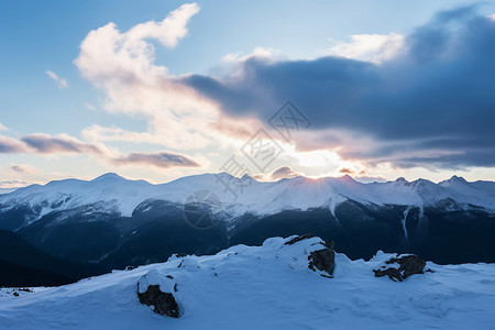 美丽的雪山风景图片