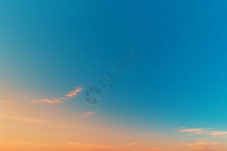日落时晴朗蓝天背景图片