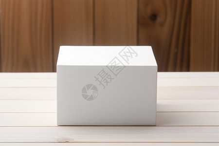 木制背景上的白色盒子模型背景图片