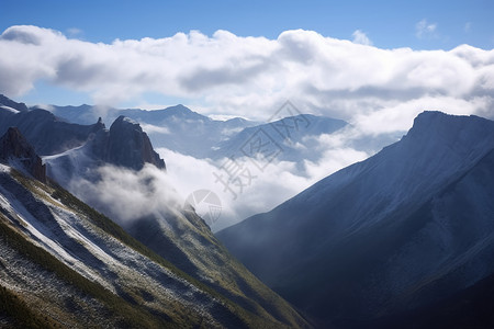 蓝天白云下的阿坝雪山高清图片
