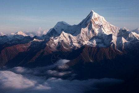 雄伟的雪山背景图片