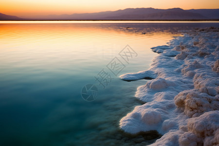 唯美的冬日湖泊图片