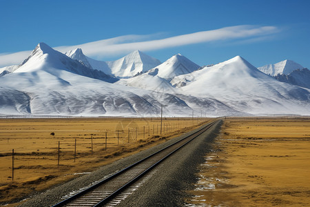 通向雪山的铁路高清图片