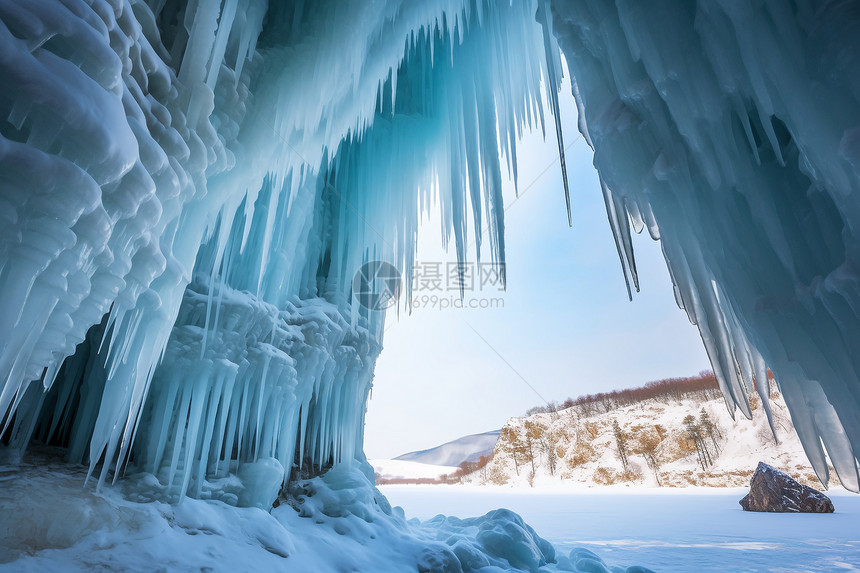 冬天冻结的冰柱图片