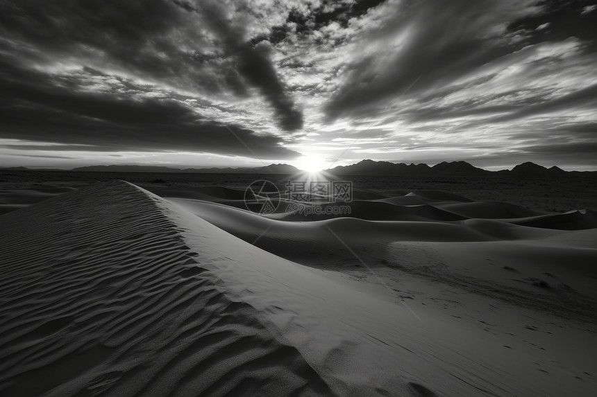日出的沙漠图片