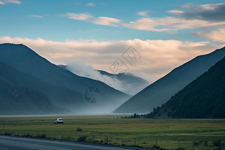 山间的公路背景图片