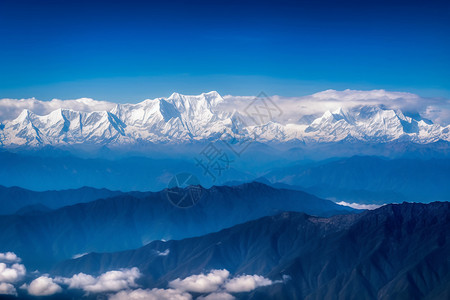 辽阔的雪山图片