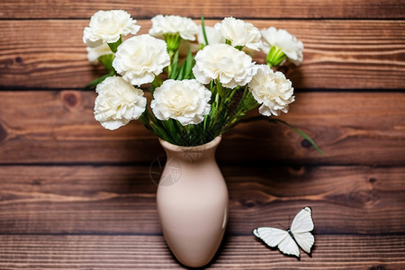 花瓶中的鲜花花束背景图片