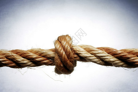 绷直的麻绳绳子缠结的高清图片