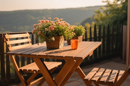 阳台上的木桌和椅子上的花盆图片