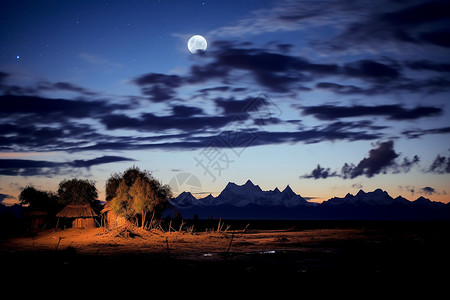 月光下的雪山的自然景观图片