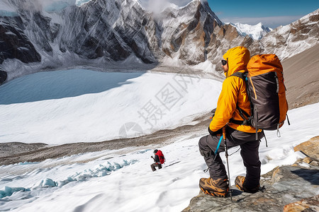 山中攀爬的登山者高清图片