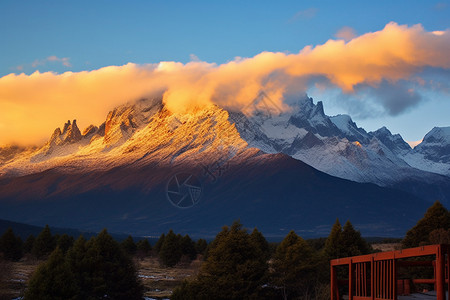 玉龙雪山的风景背景图片