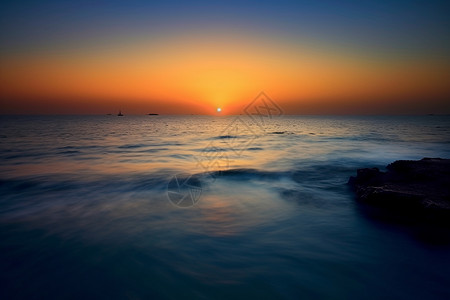 夕阳下的大海黄昏下的地平线设计图片