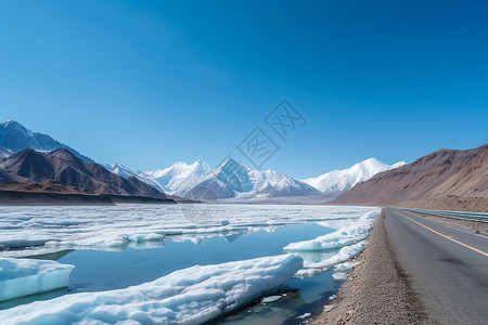 结冰的道路道路旁的一座座冰山设计图片