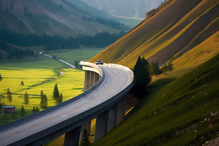 大山里的公路图片