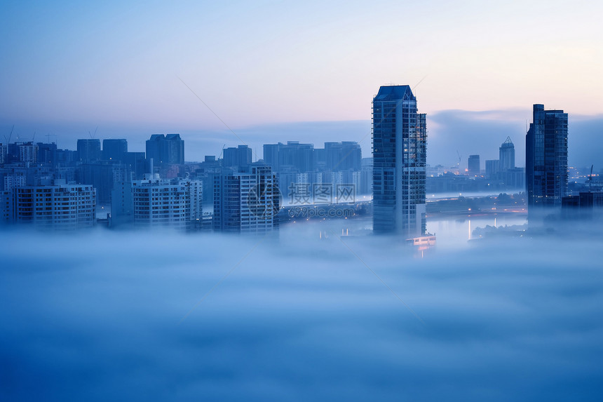 城市的晨雾图片