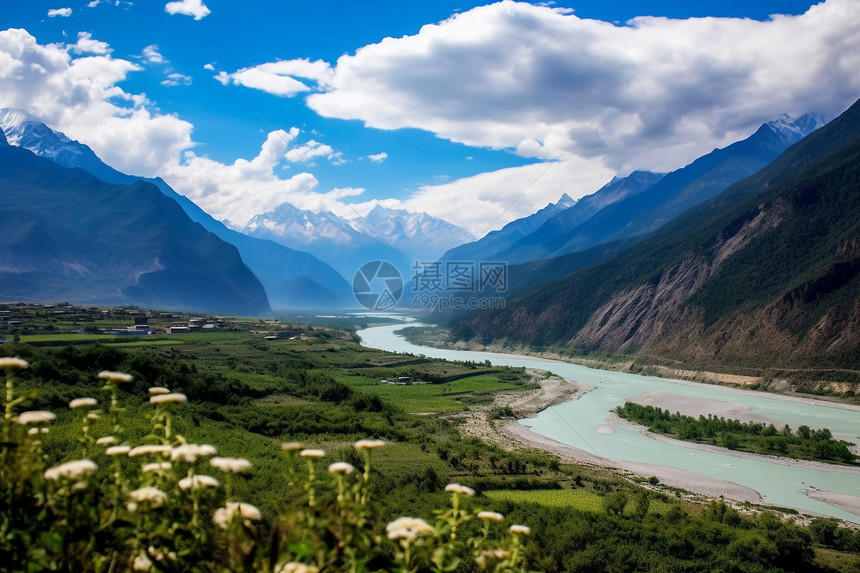 夏季山脉的景色图片