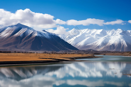 喀什地区的雪山高清图片