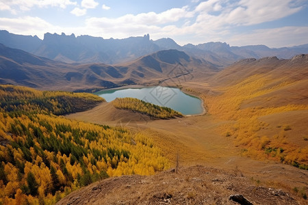 广阔的秋天山脉风景图片