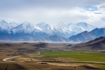 美丽的雪山草原高清图片