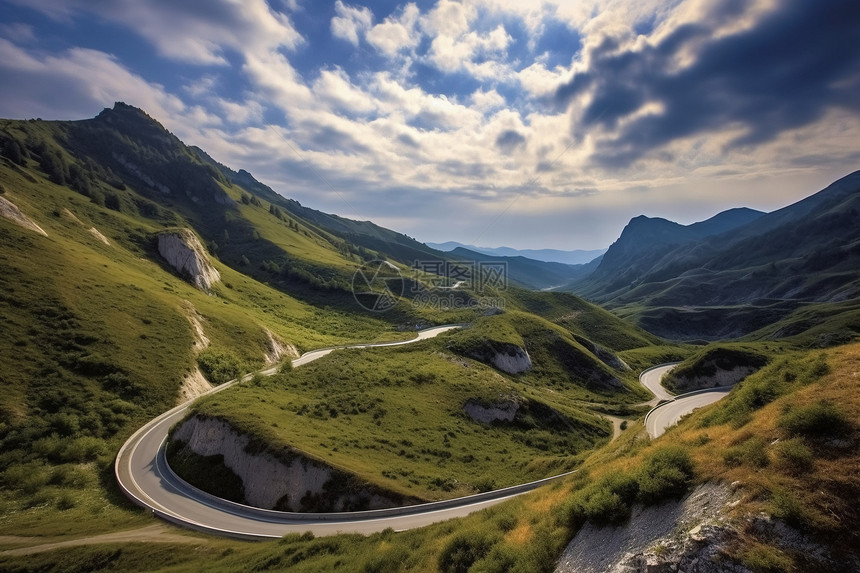 山间蜿蜒的山路图片