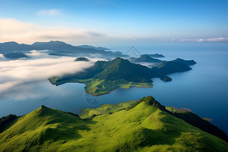 绿色海岛夏天丘陵岛屿的自然景观背景