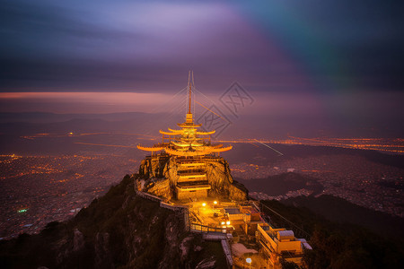 神秘的城市古建筑图片