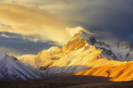 金秀贤雪山写真帕米尔高原的日落金山背景