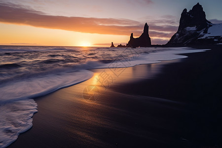 冰岛黑沙滩的自然景观高清图片