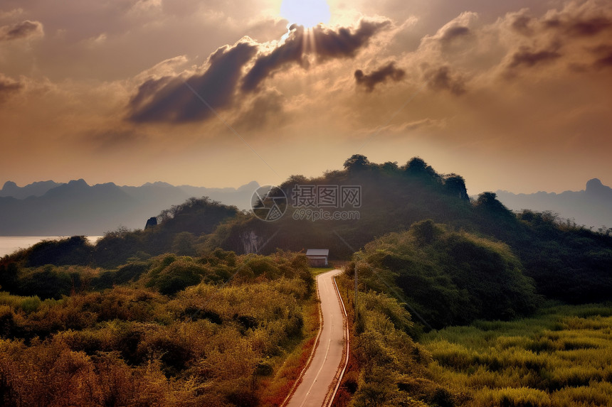 云雾光束的自然风景图片