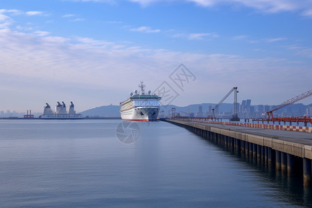 港口码头的游轮背景图片